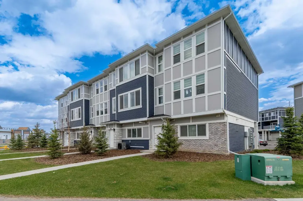 33 Merganser Drive Chestermere AB T1X2S3