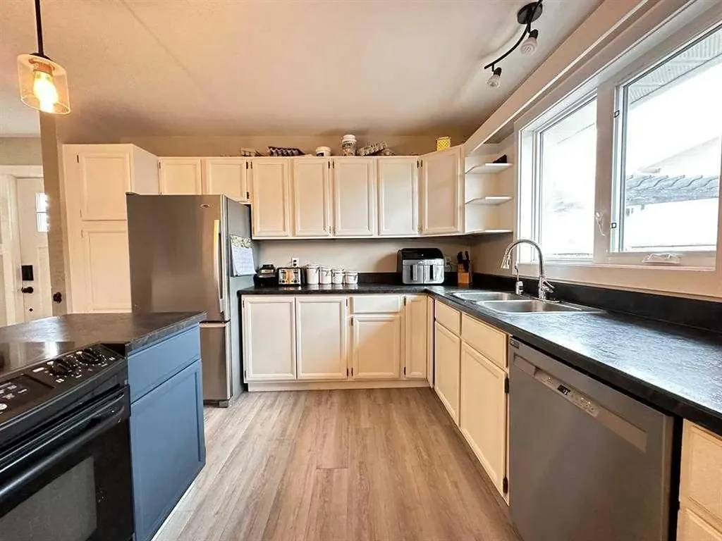 5206 49a Street Kitscoty AB T0B 2P0