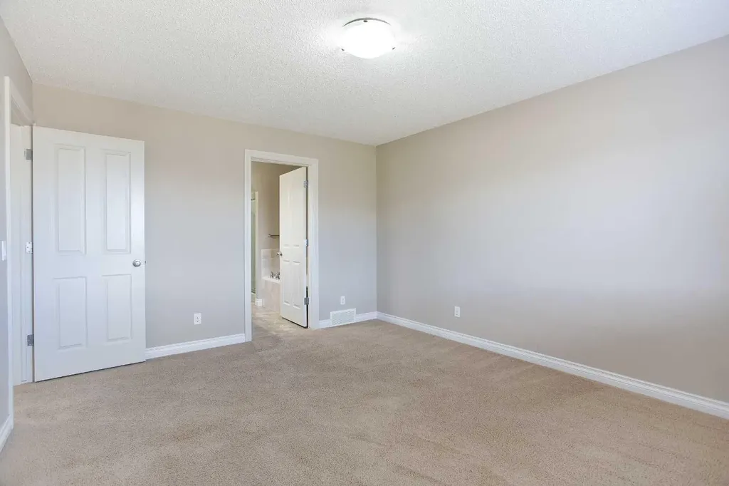 606 Montgomery Close SE High River AB t1v 0B7