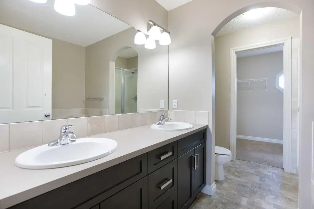 606 Montgomery Close SE High River AB t1v 0B7