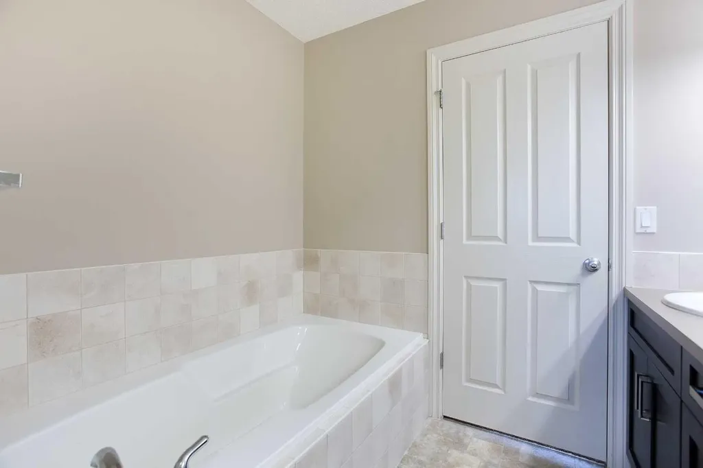 606 Montgomery Close SE High River AB t1v 0B7
