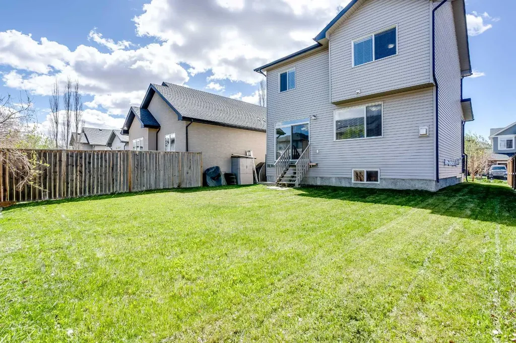 606 Montgomery Close SE High River AB t1v 0B7