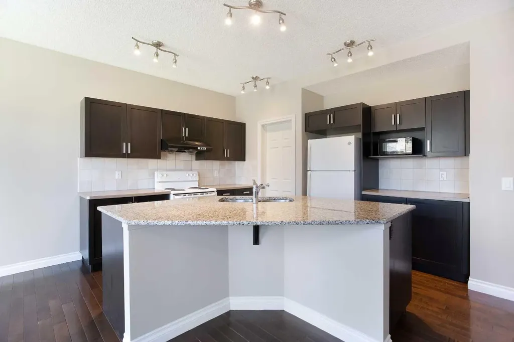 606 Montgomery Close SE High River AB t1v 0B7