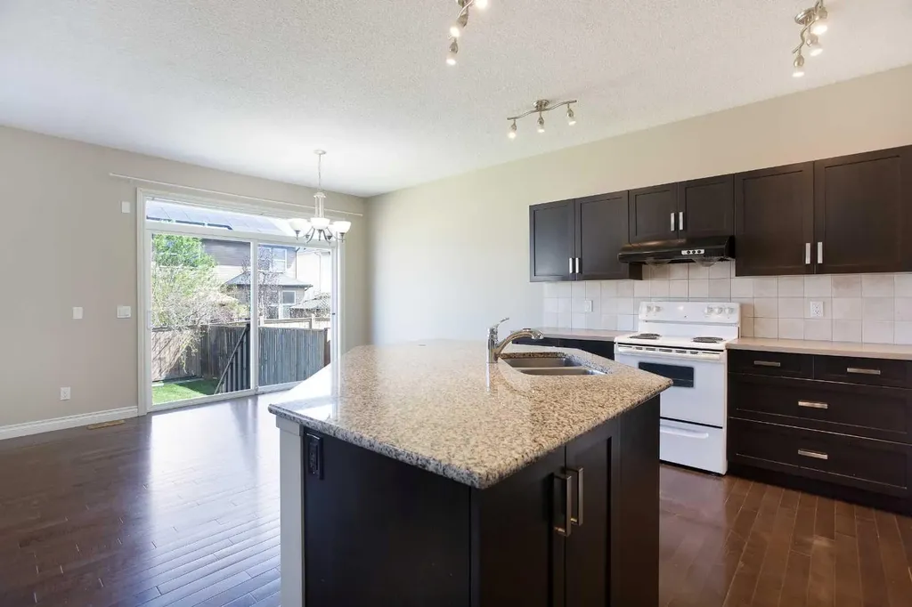 606 Montgomery Close SE High River AB t1v 0B7