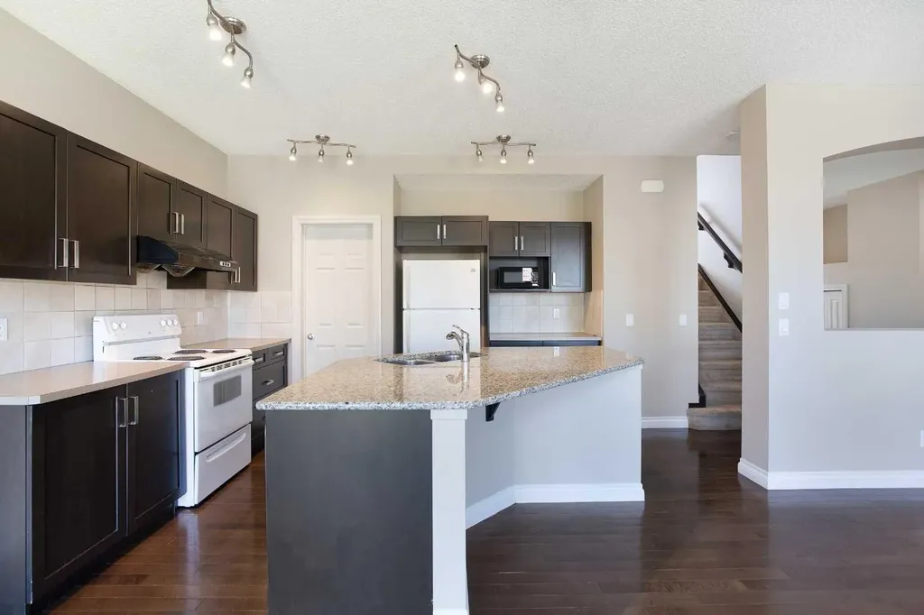 606 Montgomery Close SE High River AB t1v 0B7
