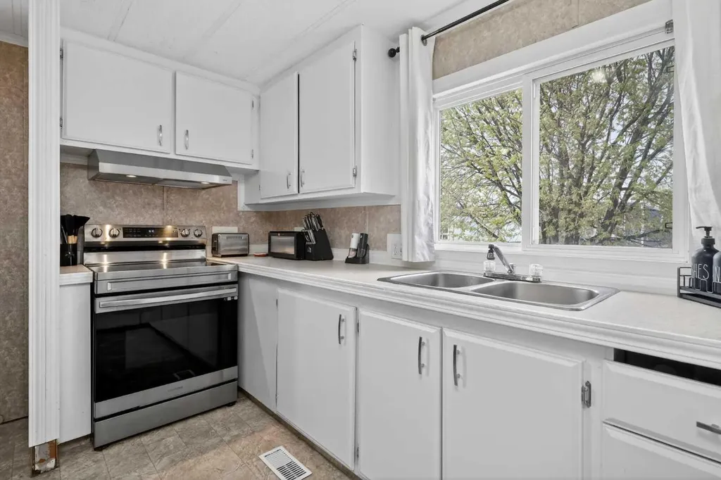 6220 17 Avenue Calgary AB T2A 7H4