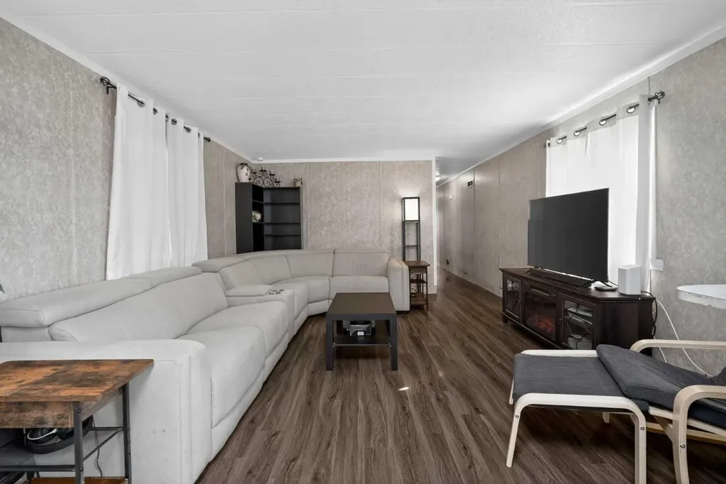 6220 17 Avenue Calgary AB T2A 7H4