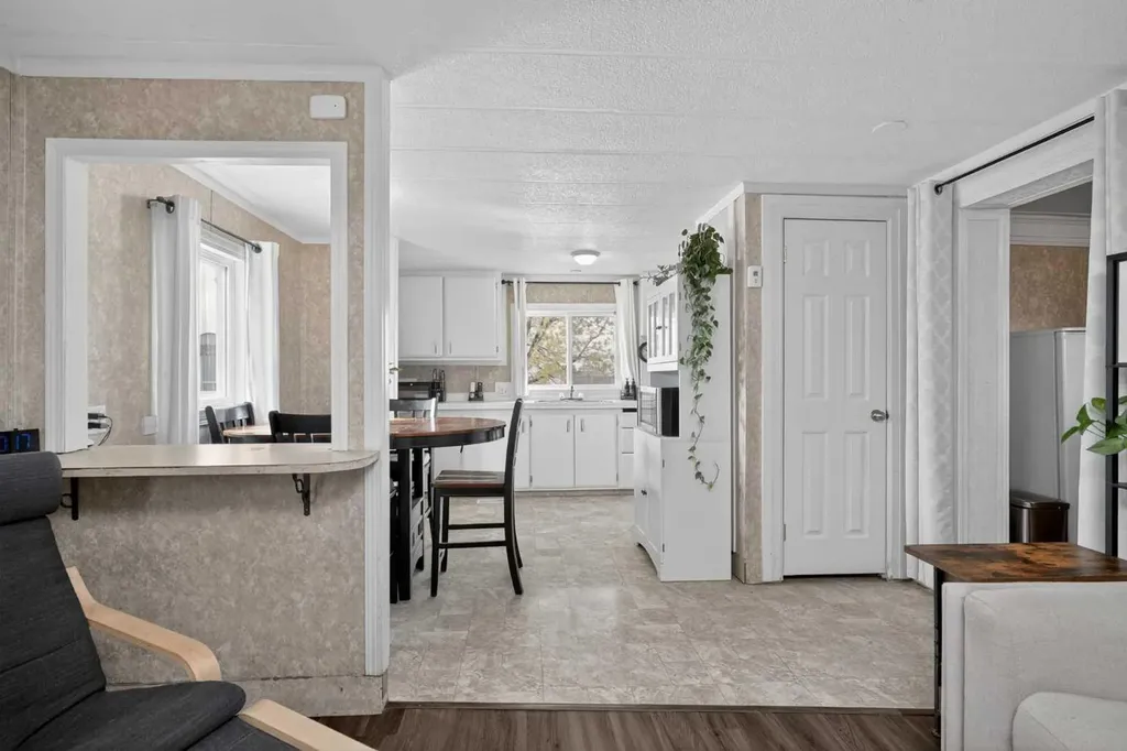 6220 17 Avenue Calgary AB T2A 7H4