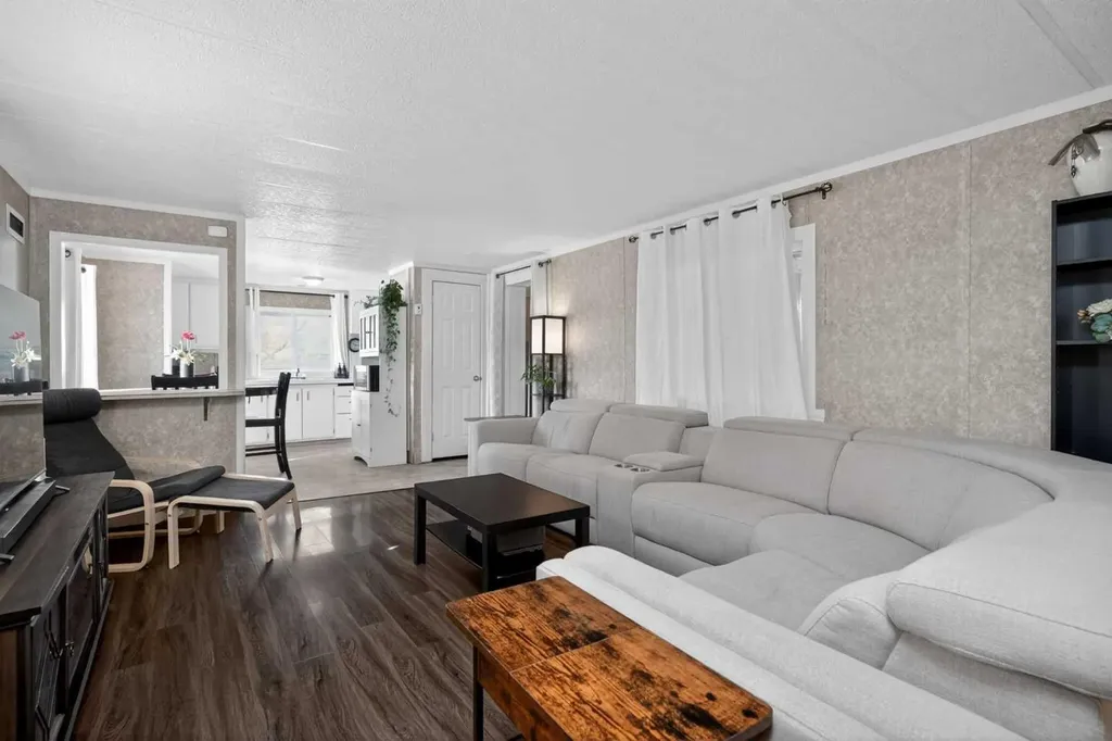 6220 17 Avenue Calgary AB T2A 7H4