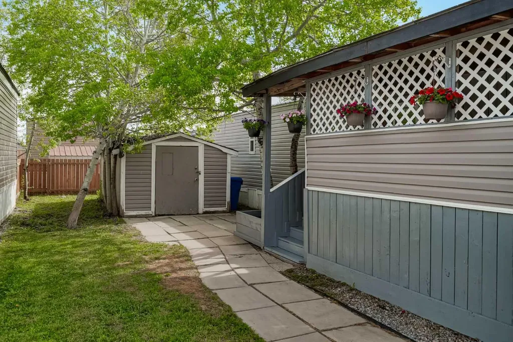 6220 17 Avenue Calgary AB T2A 7H4