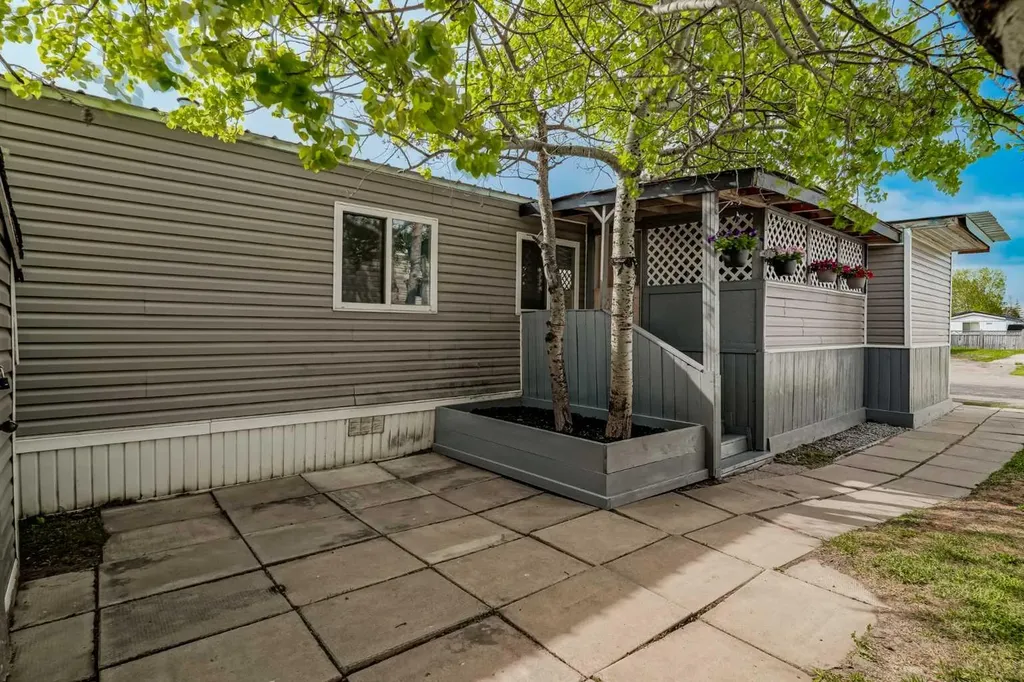 6220 17 Avenue Calgary AB T2A 7H4