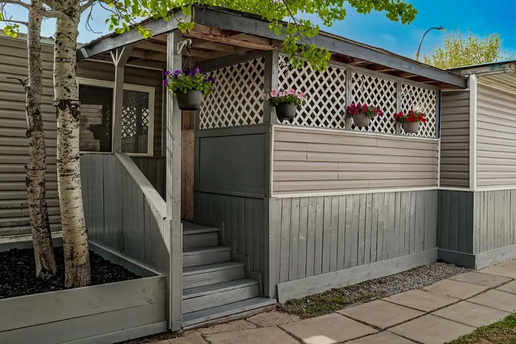 6220 17 Avenue Calgary AB T2A 7H4