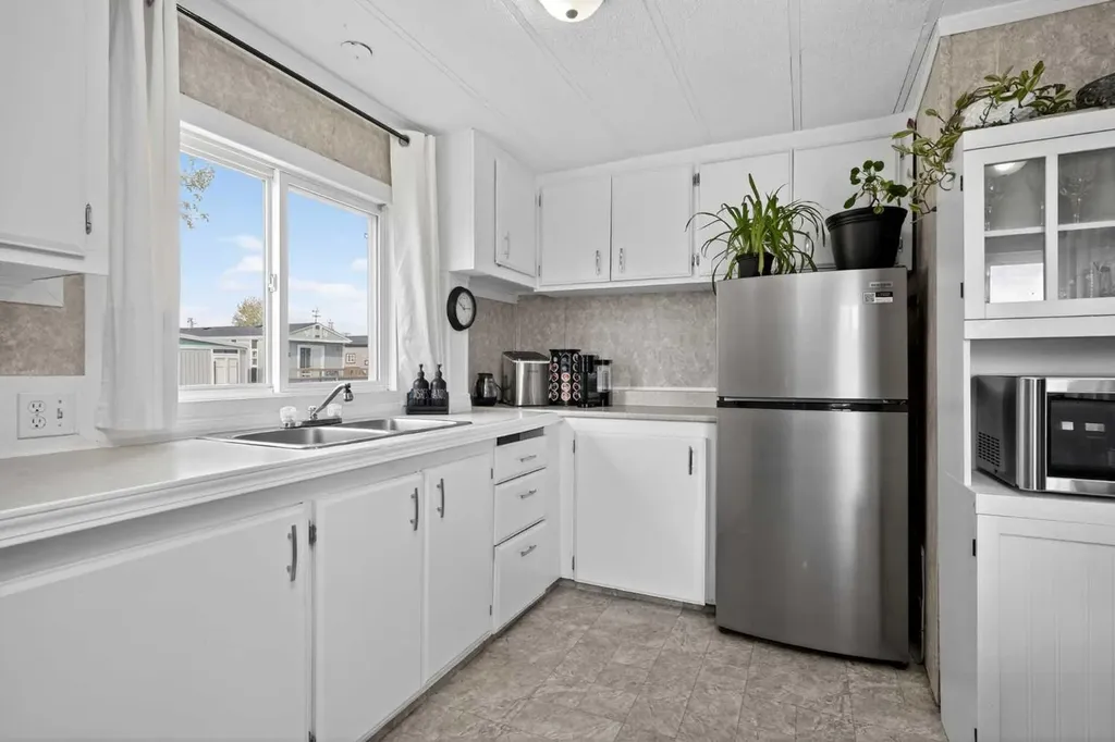 6220 17 Avenue Calgary AB T2A 7H4