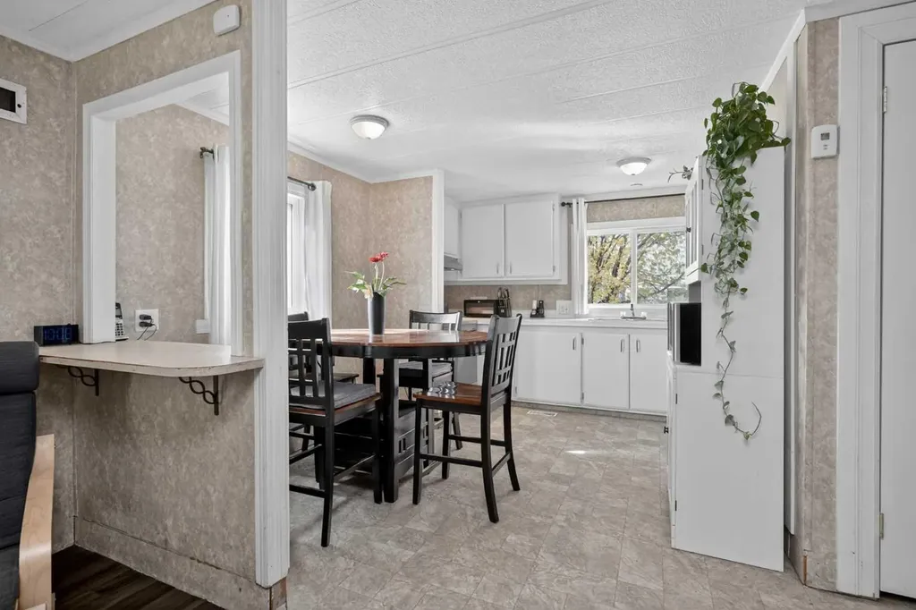 6220 17 Avenue Calgary AB T2A 7H4