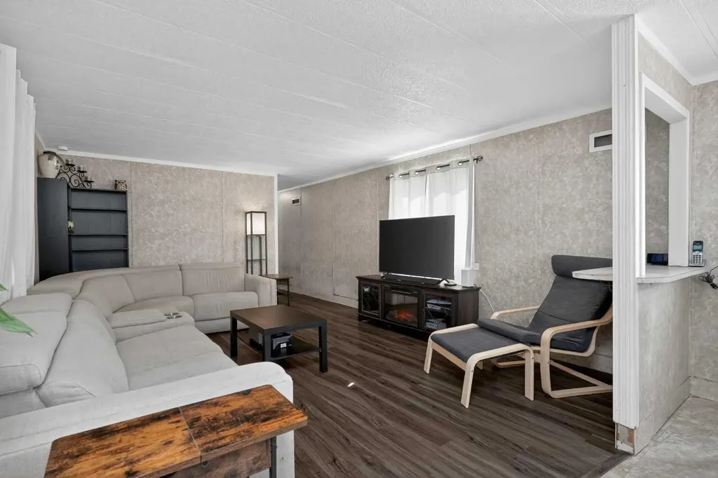 6220 17 Avenue Calgary AB T2A 7H4