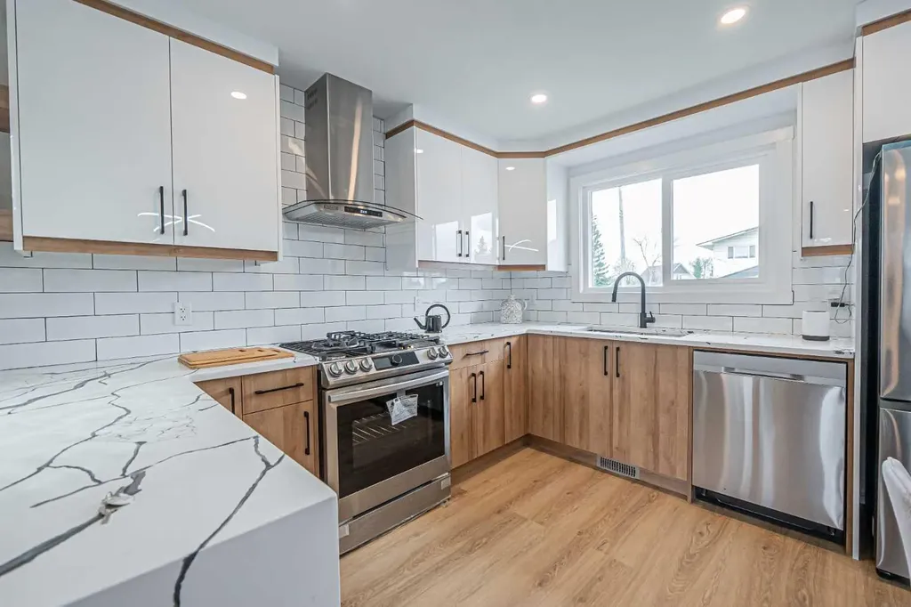 176 Huntchester Crescent NE Calgary AB T2K 5E9