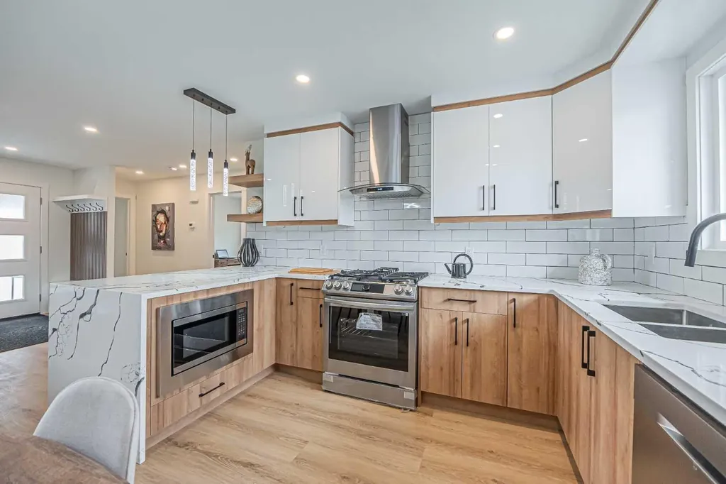 176 Huntchester Crescent NE Calgary AB T2K 5E9