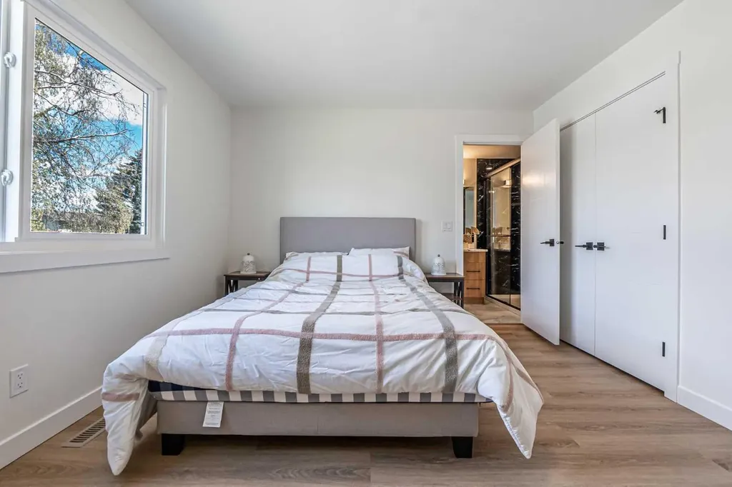 176 Huntchester Crescent NE Calgary AB T2K 5E9