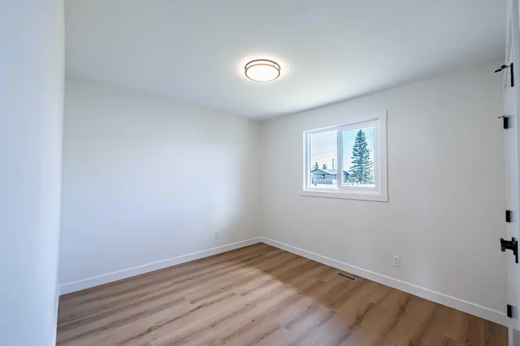 176 Huntchester Crescent NE Calgary AB T2K 5E9