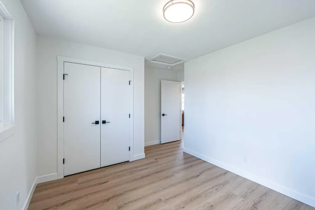 176 Huntchester Crescent NE Calgary AB T2K 5E9