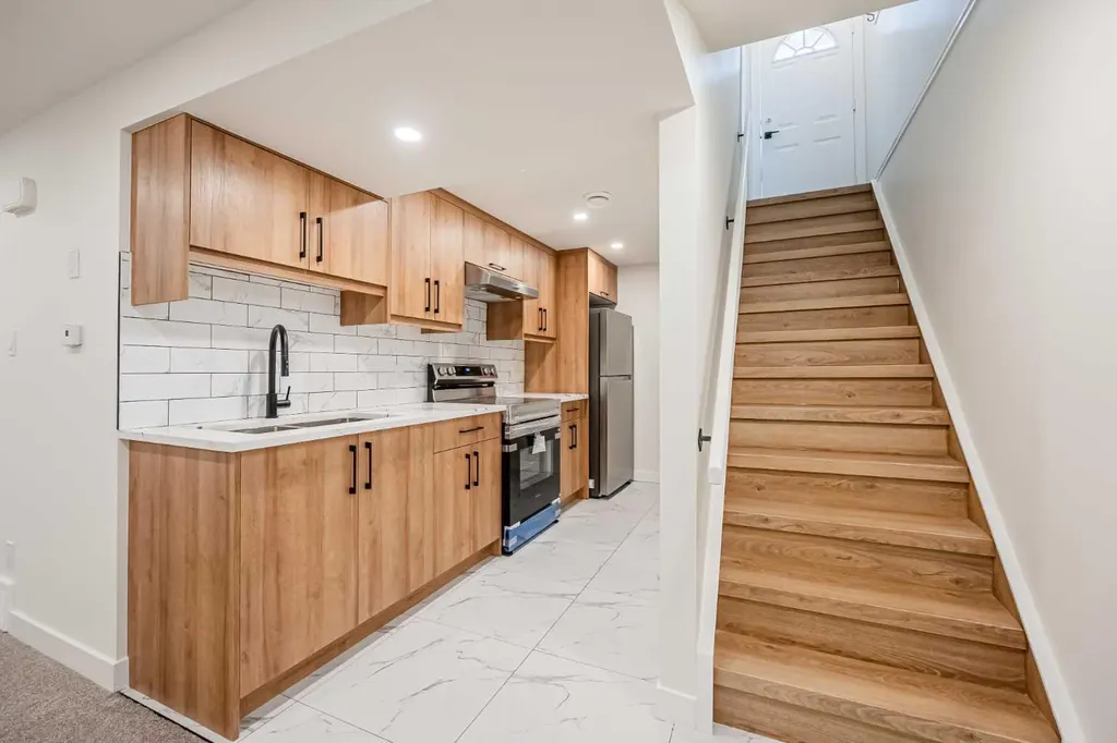 176 Huntchester Crescent NE Calgary AB T2K 5E9
