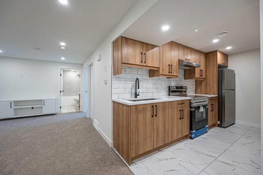 176 Huntchester Crescent NE Calgary AB T2K 5E9