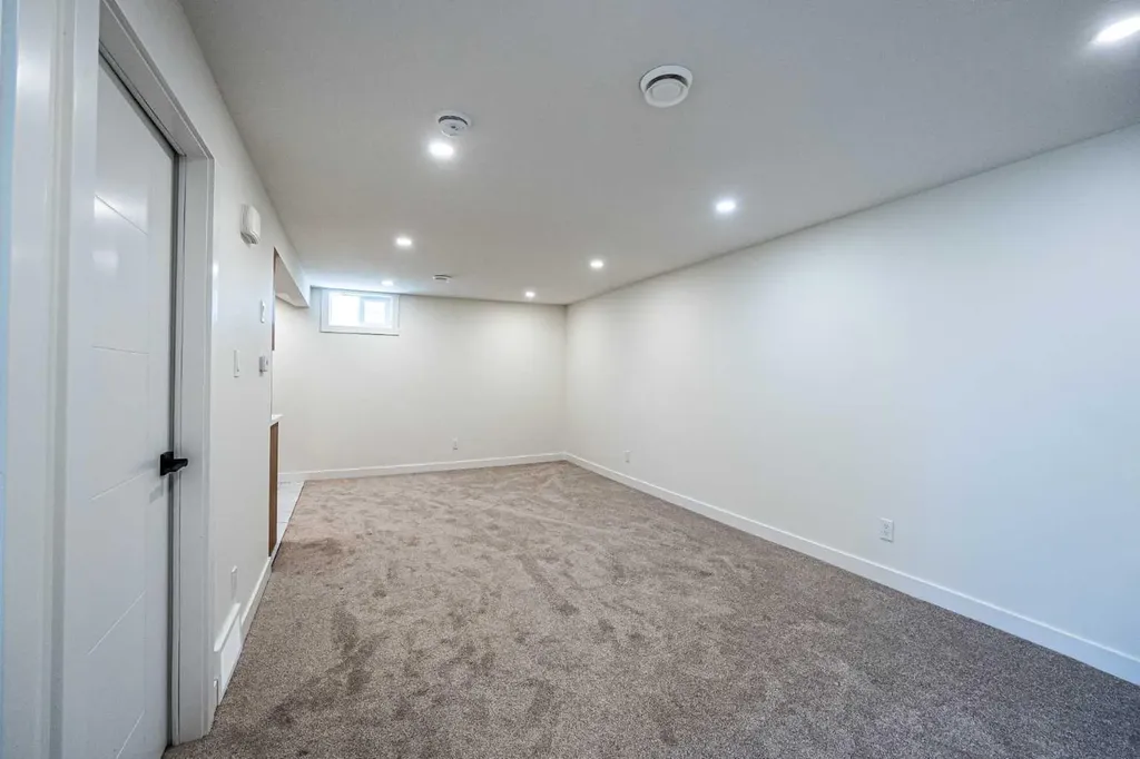 176 Huntchester Crescent NE Calgary AB T2K 5E9