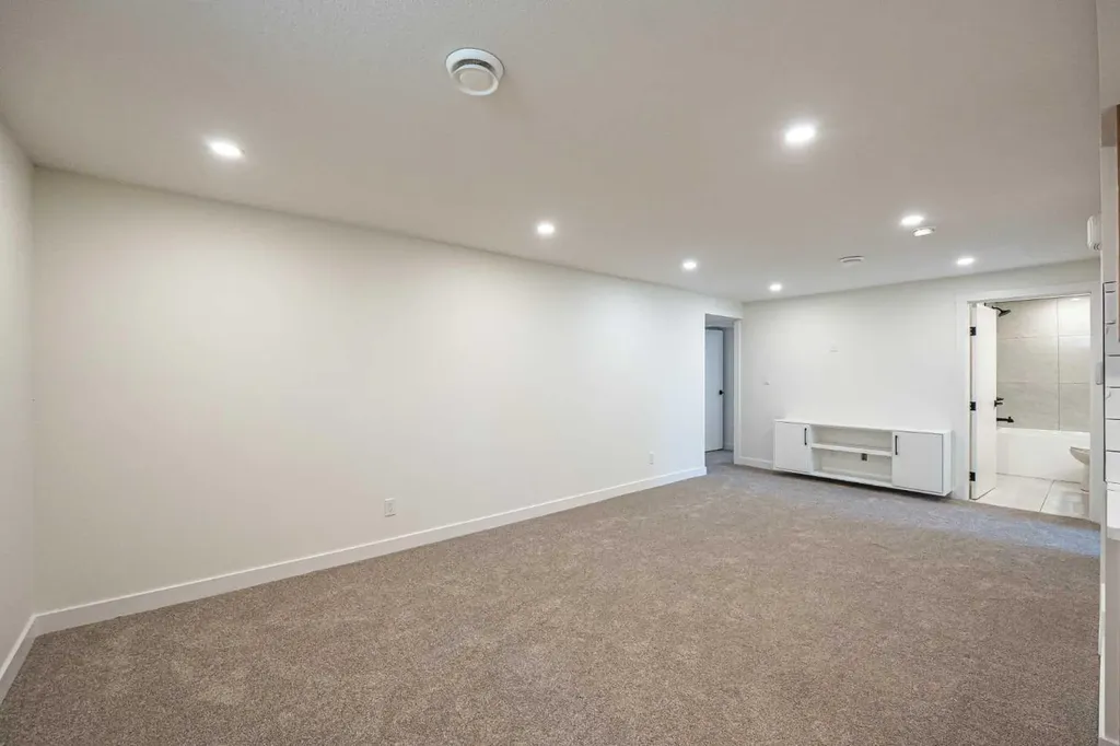 176 Huntchester Crescent NE Calgary AB T2K 5E9