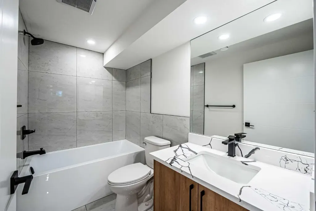 176 Huntchester Crescent NE Calgary AB T2K 5E9