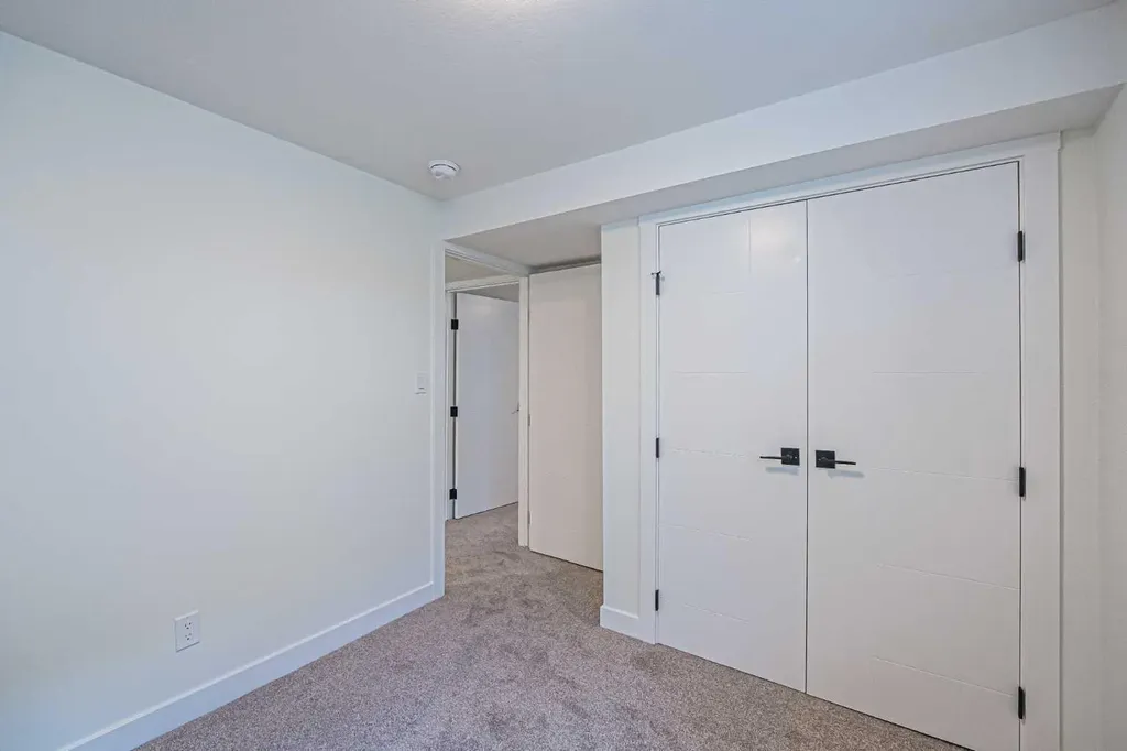 176 Huntchester Crescent NE Calgary AB T2K 5E9