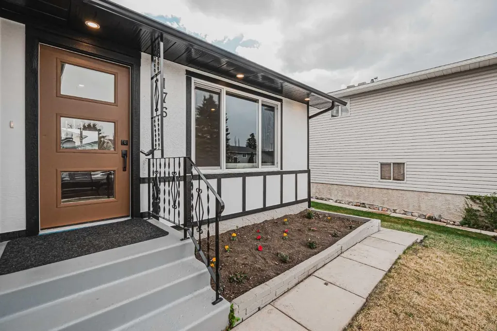 176 Huntchester Crescent NE Calgary AB T2K 5E9