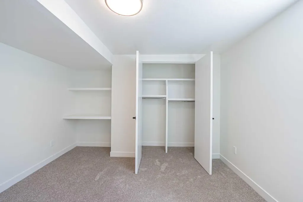 176 Huntchester Crescent NE Calgary AB T2K 5E9