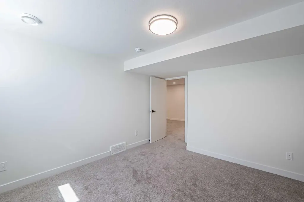 176 Huntchester Crescent NE Calgary AB T2K 5E9