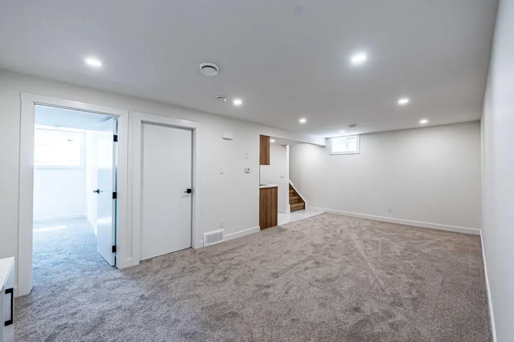 176 Huntchester Crescent NE Calgary AB T2K 5E9