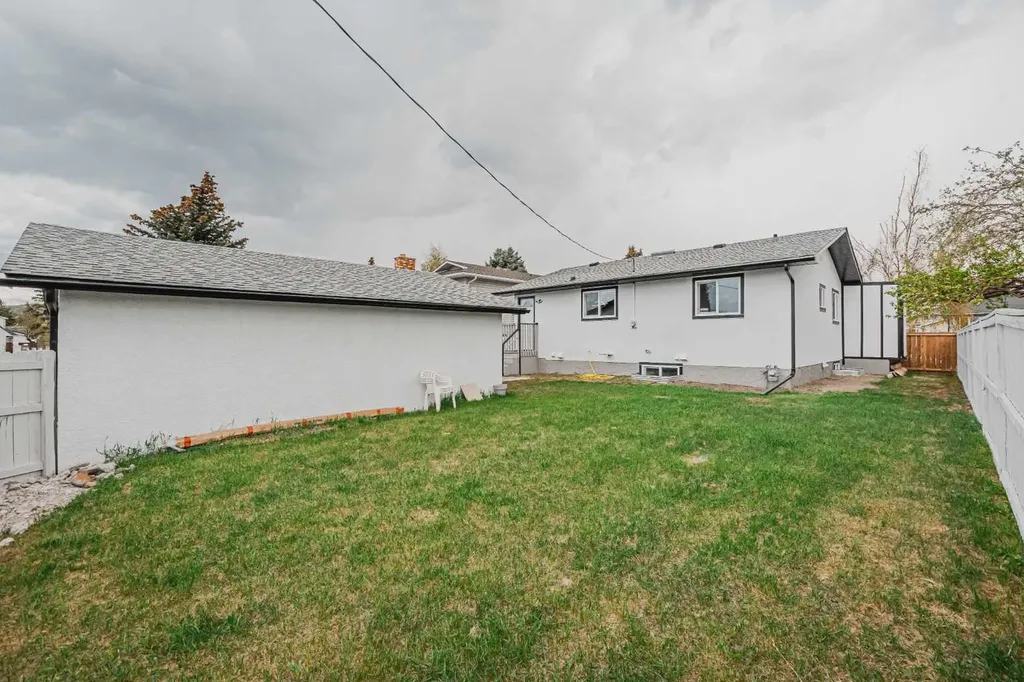 176 Huntchester Crescent NE Calgary AB T2K 5E9