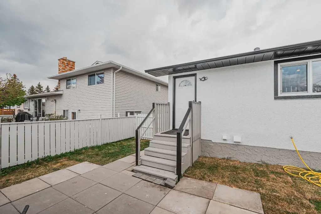 176 Huntchester Crescent NE Calgary AB T2K 5E9