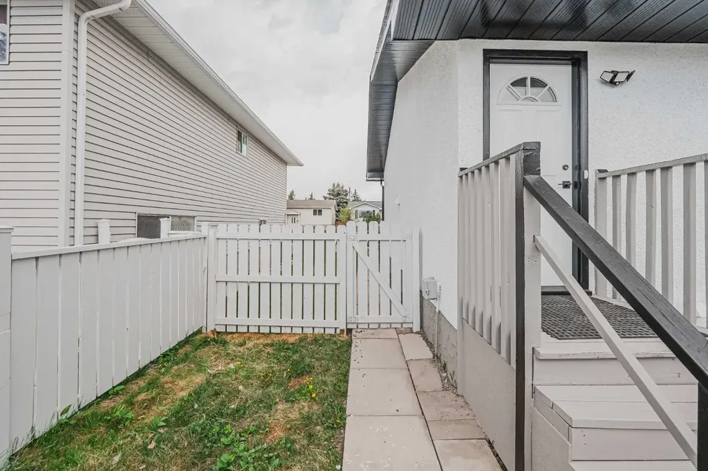 176 Huntchester Crescent NE Calgary AB T2K 5E9