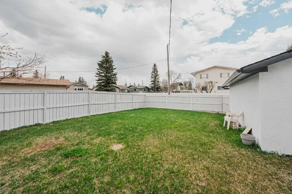 176 Huntchester Crescent NE Calgary AB T2K 5E9