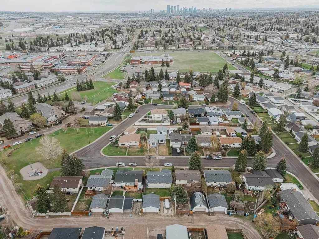 176 Huntchester Crescent NE Calgary AB T2K 5E9