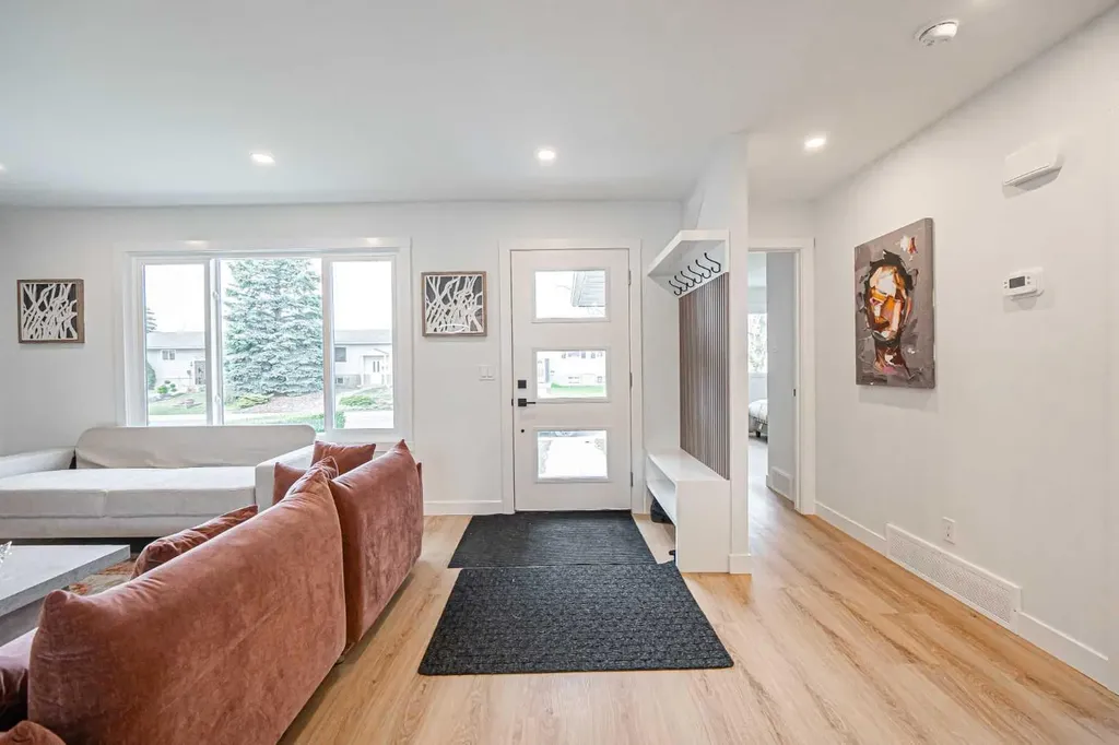 176 Huntchester Crescent NE Calgary AB T2K 5E9