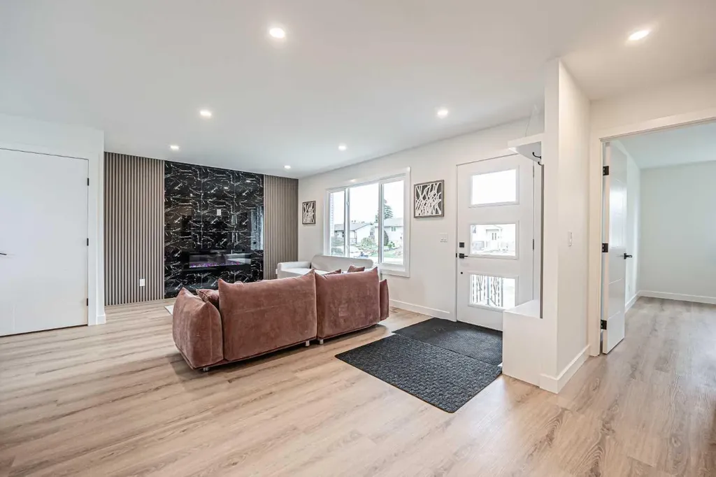 176 Huntchester Crescent NE Calgary AB T2K 5E9