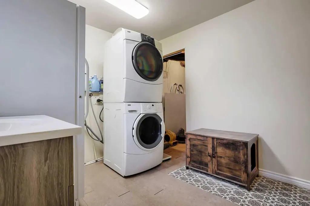 125 Crawford Street Red Deer AB T4P 2G4