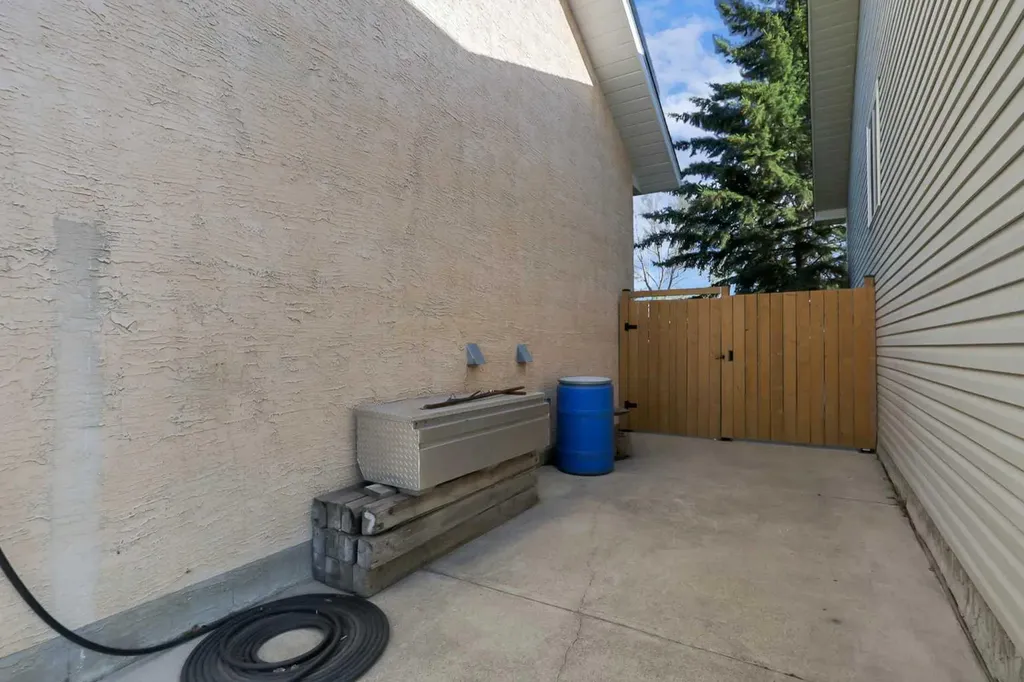 125 Crawford Street Red Deer AB T4P 2G4