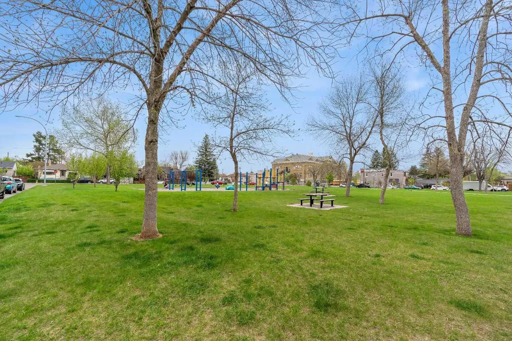 811 5 Street NE Calgary AB T2E 3W9