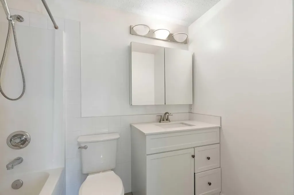 15204 Bannister Road Calgary AB T2X3T4