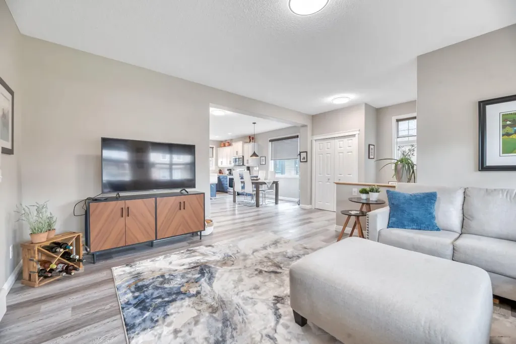 250 Prestwick Close SE Calgary AB T2Z 4Y4