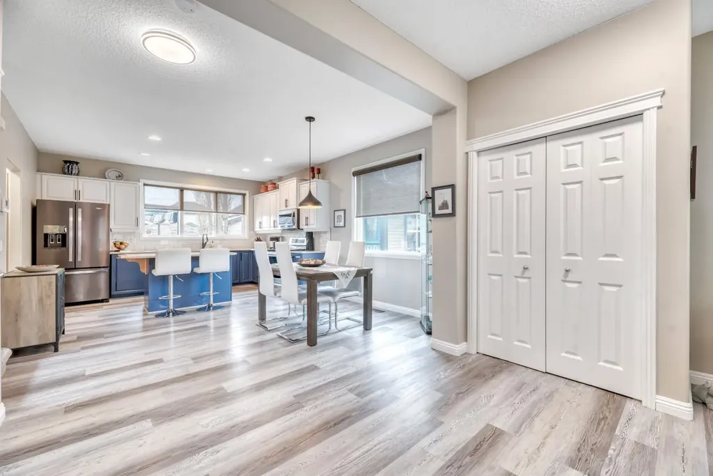 250 Prestwick Close SE Calgary AB T2Z 4Y4