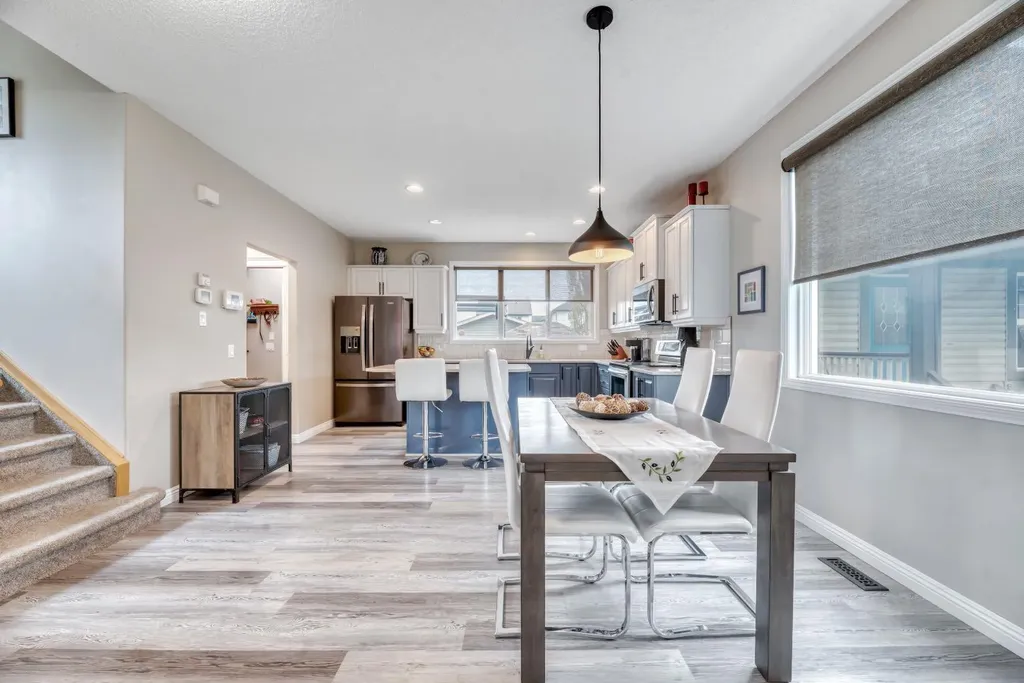 250 Prestwick Close SE Calgary AB T2Z 4Y4