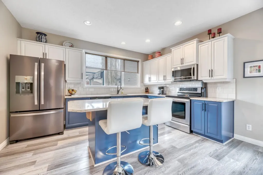 250 Prestwick Close SE Calgary AB T2Z 4Y4