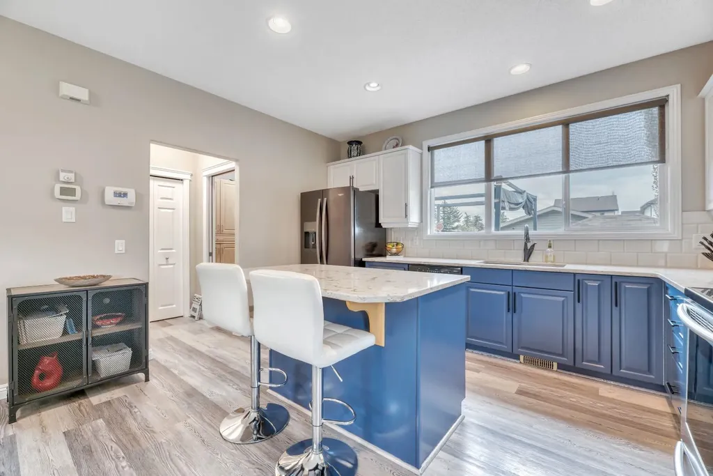 250 Prestwick Close SE Calgary AB T2Z 4Y4